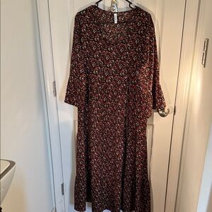 Chic Floral Long Sleeve Dress in Black and Red